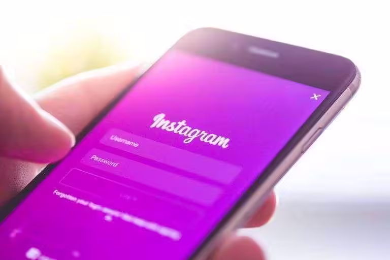 instagram app login splash screen logo on iphone picjumbo com 57f424e15f9b586c353dff50